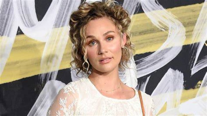 Clare Bowen Net Worth